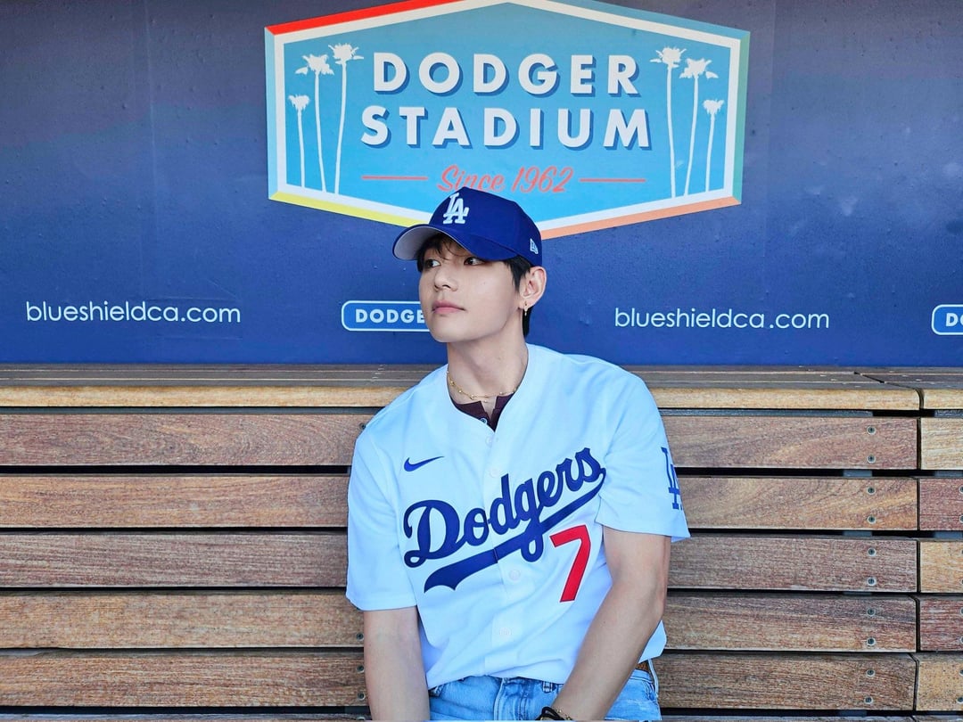 [BTS Official on Twitter] Today’s Bangtan with Taehyung @ Dodgers Stadium - 260825