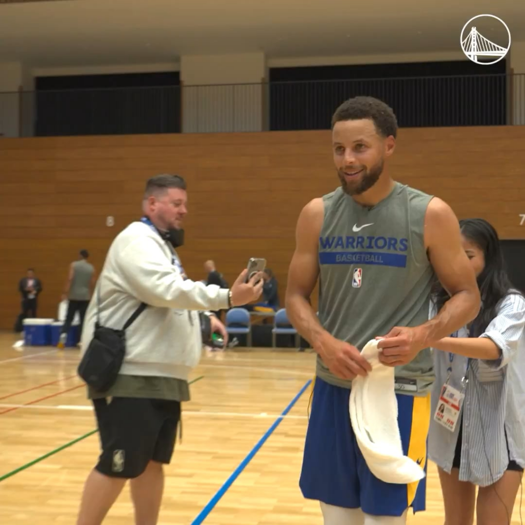 250818 Golden State Warriors on Twitter: The time Stephen met SUGA was pretty sweet 💜