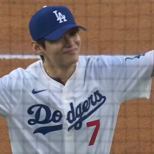 [MLB Twitter] "It's time for Dodger baseball!" - V from BTS - 260825
