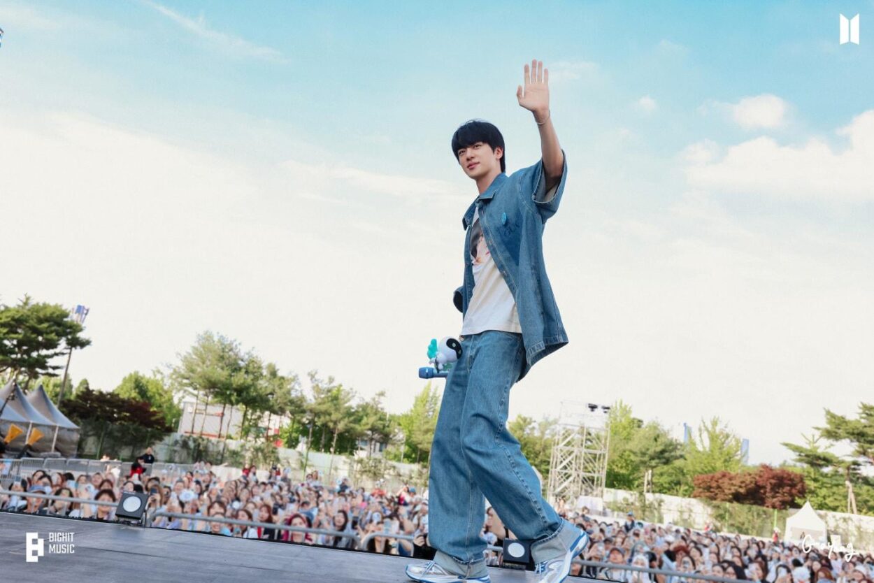 250823 진 (Jin) 'RUNSEOKJIN_EP.TOUR' Photo Sketch
