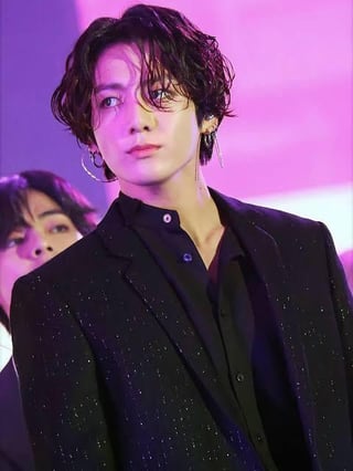 Happy 6th anniversary to 190811 Jungkook, now share your favourite concert photos pls and thank you