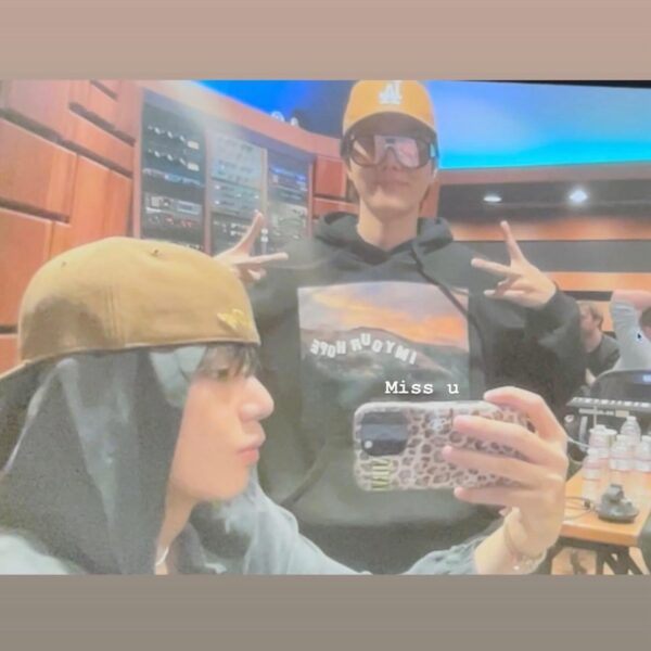 Taehyung IG Story with Hobi 120825