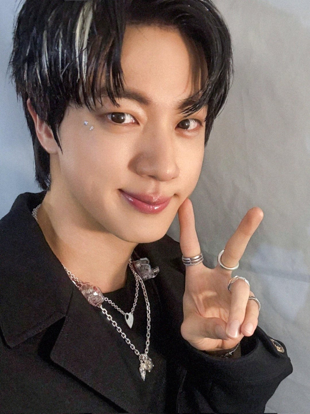[BTS Official Twitter] Today’s Bangtan with Jin @ RUNSEOKJIN_EP.TOUR - Amsterdam Day 2 - 110825