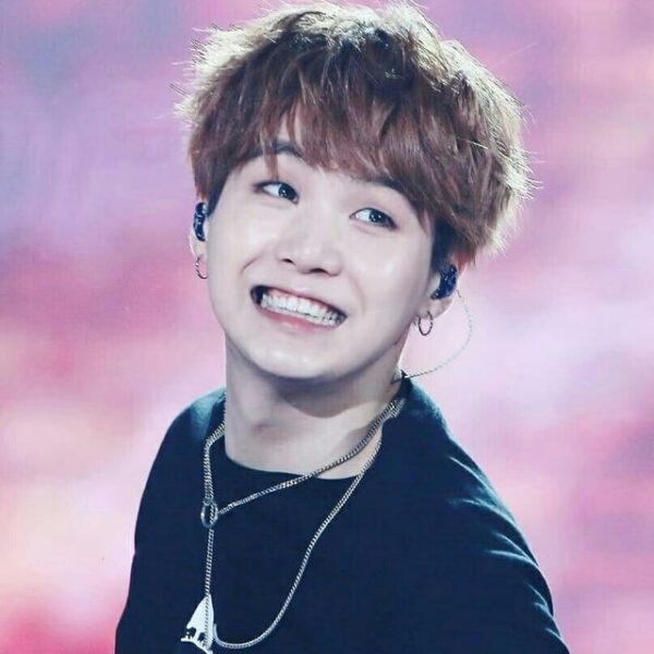 Yoongi's smile is so endearing and pretty, so here is a photo dump of his beautiful smile!