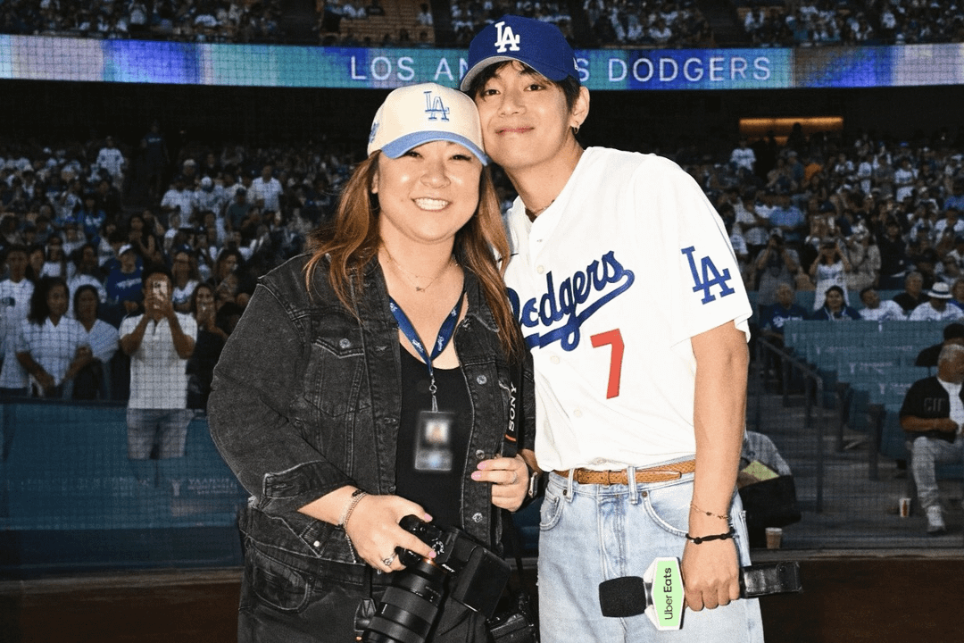 250829 Sue Jo (Senior Director for Social Media for the Dodgers) on Twitter with V