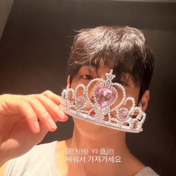 250915 V on Instagram