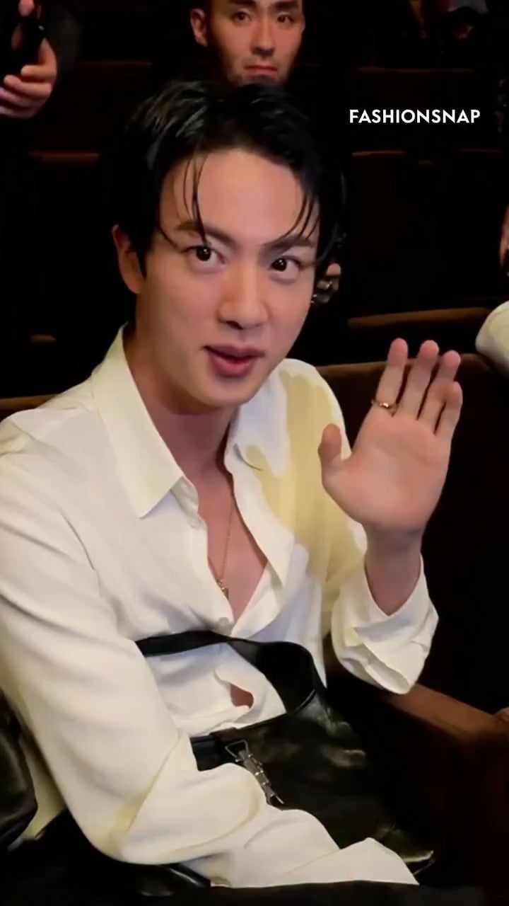 [Fashion Snap] Jin at Gucci’s SS26 Fashion Show - 240925