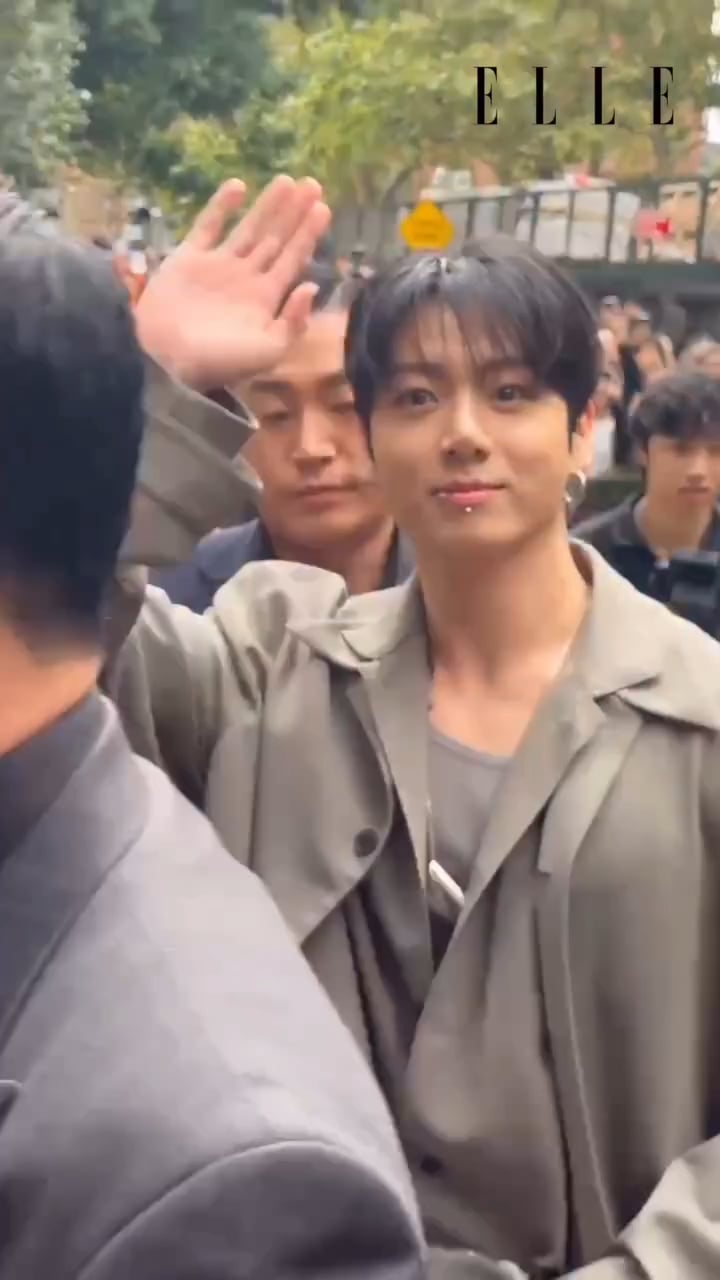 ELLE Japan IG Post feat. Jungkook at Calvin Klein SS26 fashion show - 130925