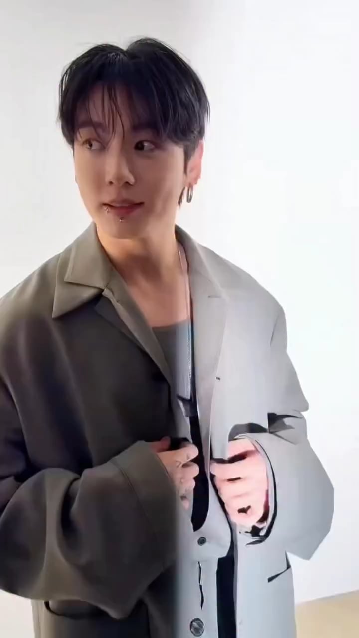 Mint Magazine Thailand IG Post feat. Jungkook at Calvin Klein SS26 fashion show - 130925