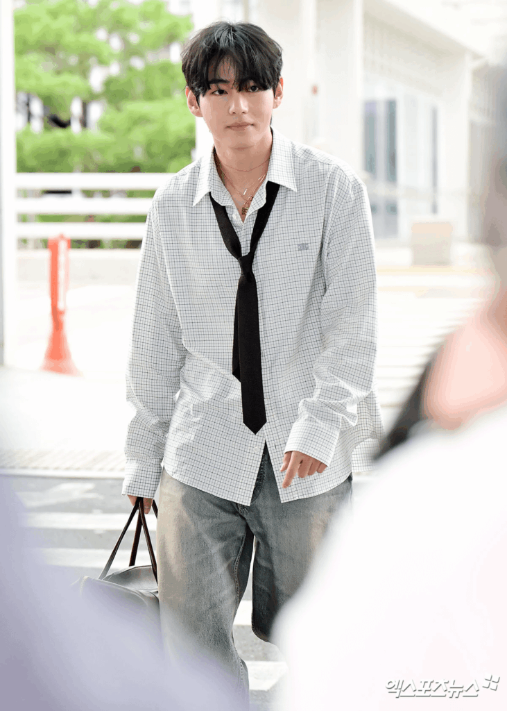 251004 V's departure to Paris