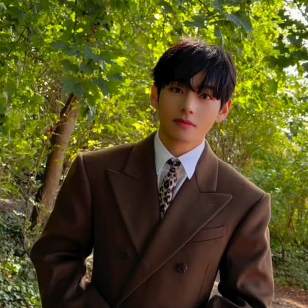 Daily Fashion News IG Post feat. Taehyung at the Celine Summer 2026 show - 051025