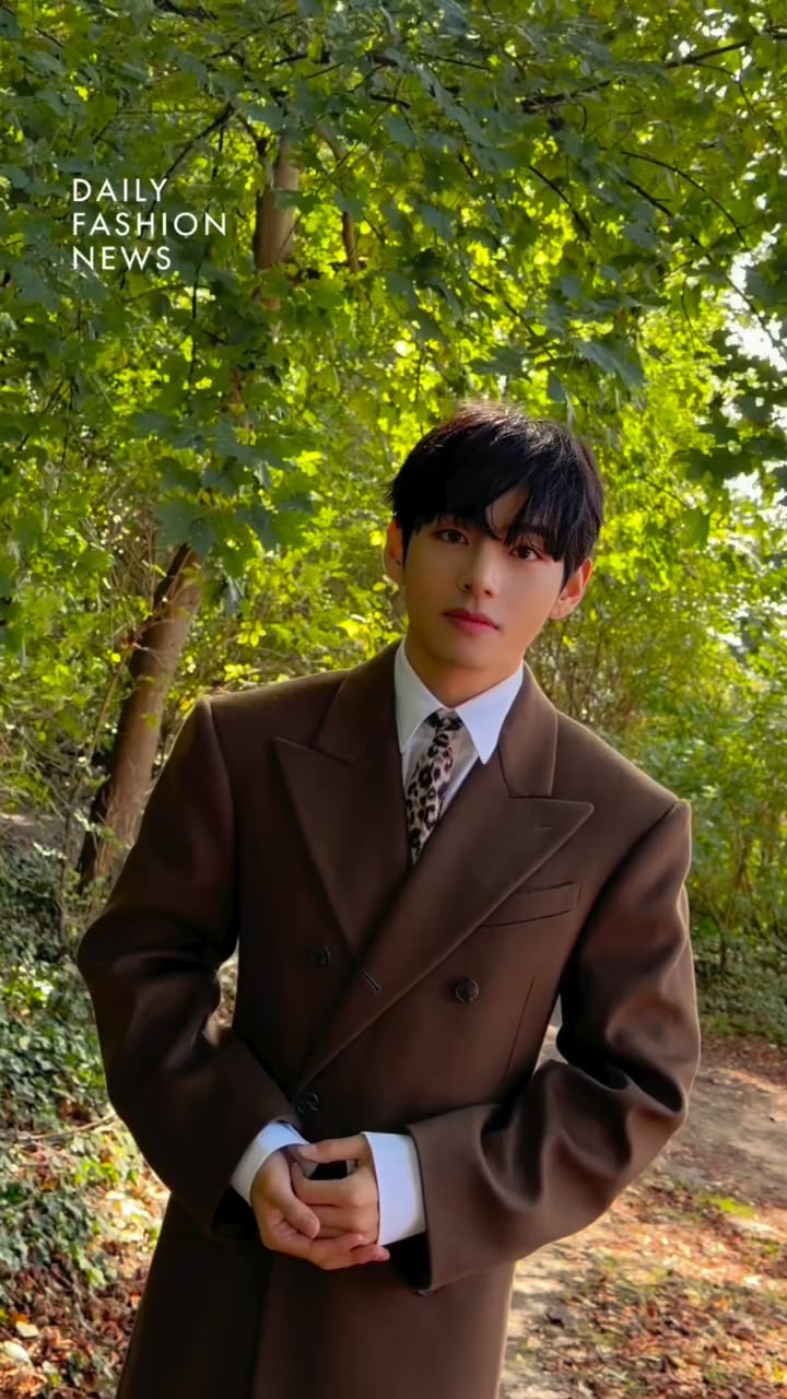 Daily Fashion News IG Post feat. Taehyung at the Celine Summer 2026 show - 051025