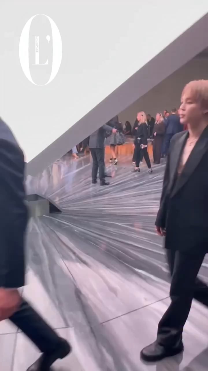 L'OFFICIEL Singapore IG Post feat. Jimin at the Dior SS26 show - 011025