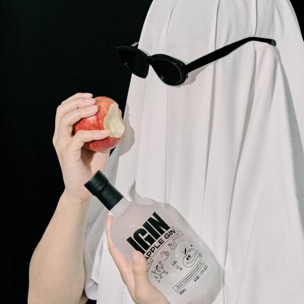 251031 251031 IGIN on Instagram: Trick or Sip🍎