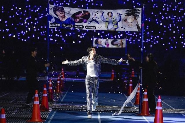 [KMedia] Jin, Hobi and Jungkook at RUNSEOKJIN_EP.TOUR ENCORE in Incheon - 311015