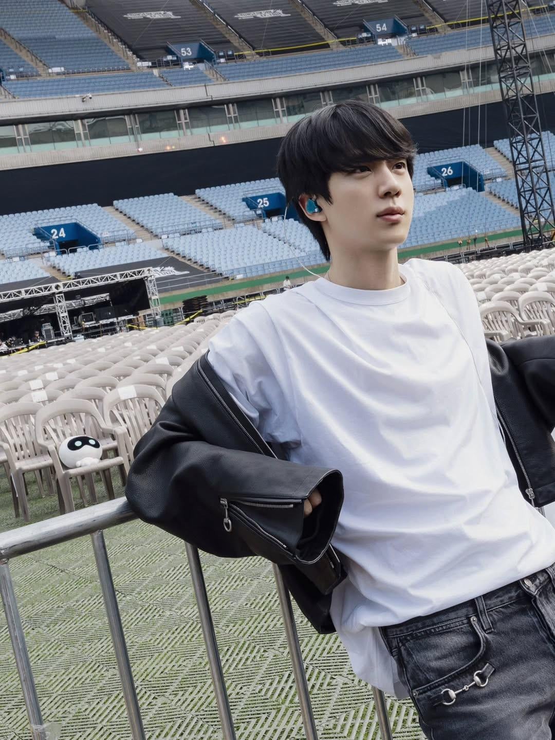 Wootteo IG Post with Jin 011125