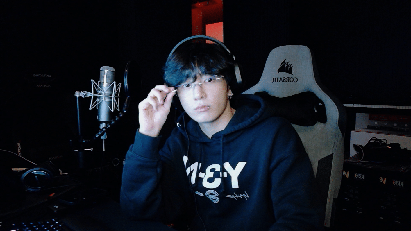 251116 Jung Kook on Weverse Live