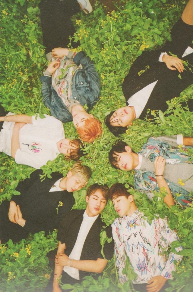 The Most Beautiful Moment in Life pt.1 (white ver.) album scans - 290415