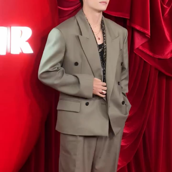 [Billboard Twitter] TIRTIR global ambassador V of BTS attends the brand’s pop-up event in LA - 151125