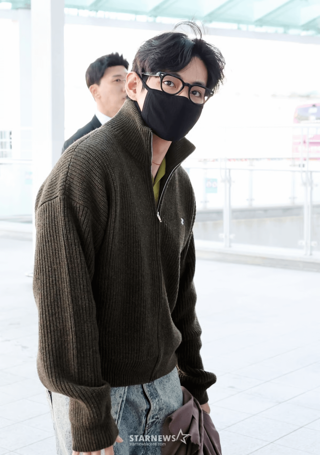 [KMedia] Taehyung's departure to Los Angeles - 121125