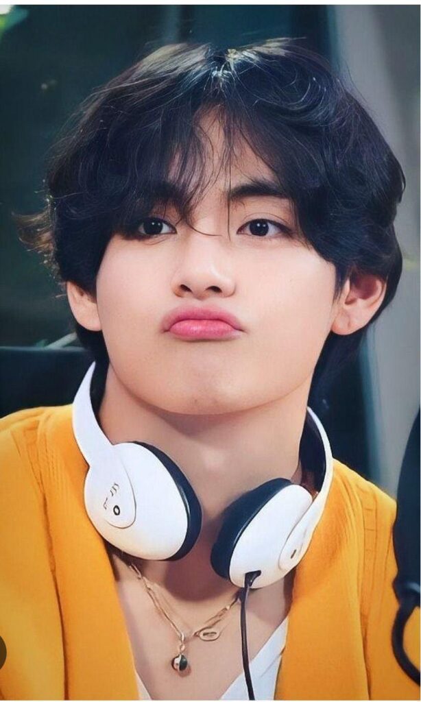 GIVE ME UR FAV PICTURE OF ANY MEMBER FROM BTS AND I'LL RATE IT!!