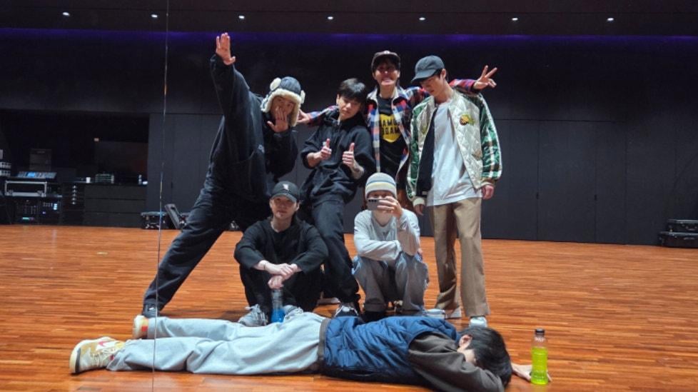 251229 /r/bangtan Books with Luv: It’s 2026 and The Best Is Yet To Come - Reader’s Choice Poll for January!