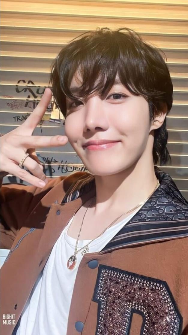 WHAT IS UR FAV PIC/S OF J-HOPE FROM BTS? POST IT/THEM HERE!