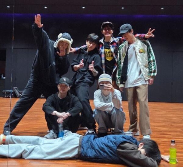 Jimin (OT7) Weverse Live (2) 161225