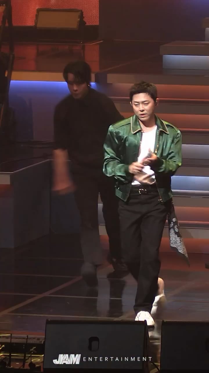 251202 Actor/Singer Cho Jung-Seok performs Jungkook’s ‘Standing Next to You’ dance challenge at his recent concert in Busan (from JAM Entertainment on Instagram)