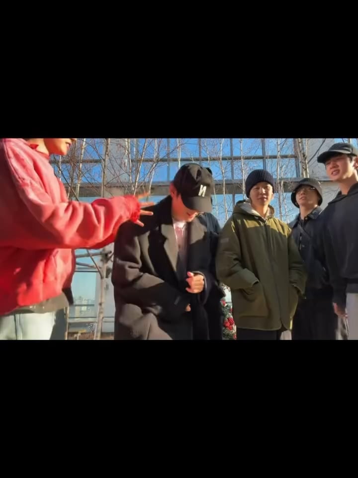 Taehyung IG Post (video 5) 301225