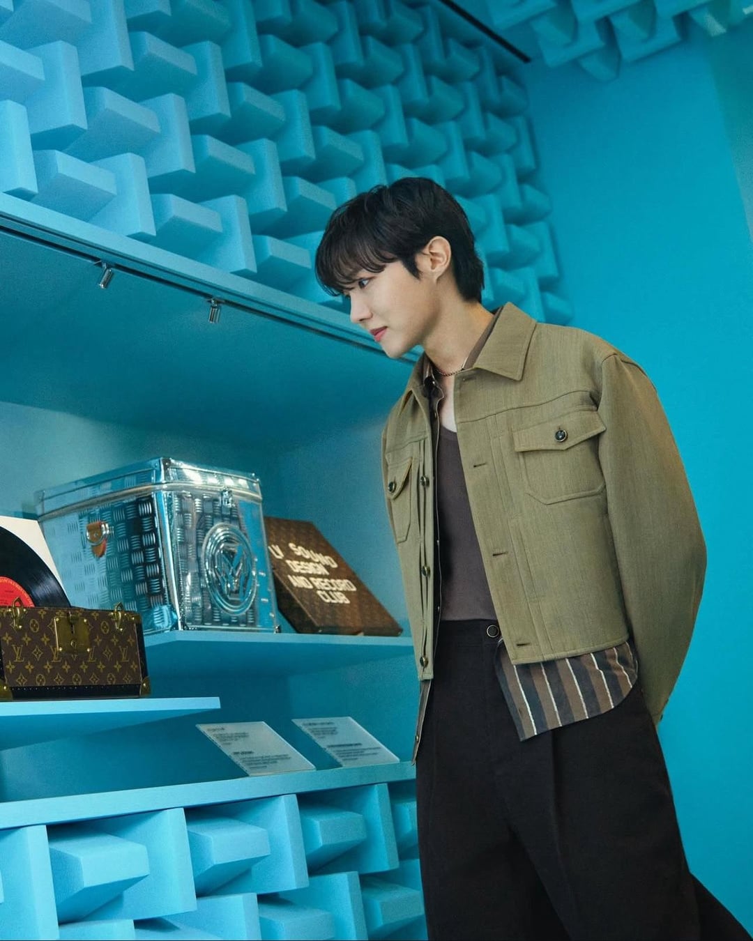 Louis Vuitton IG Post (2) ft. j-hope - 061225