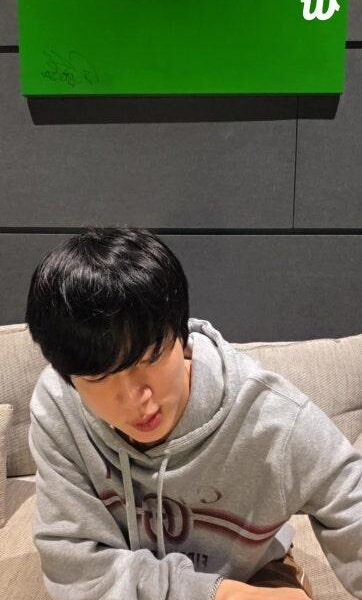 251204 Jin on Weverse Live (2)