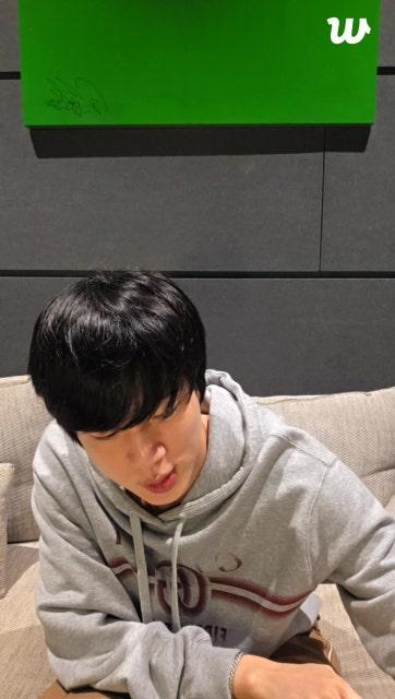 251204 Jin on Weverse Live (2)