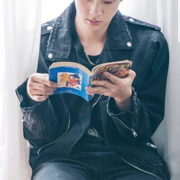 260228 /r/bangtan Books with Luv: My heart is beating…for this Super March Poll!