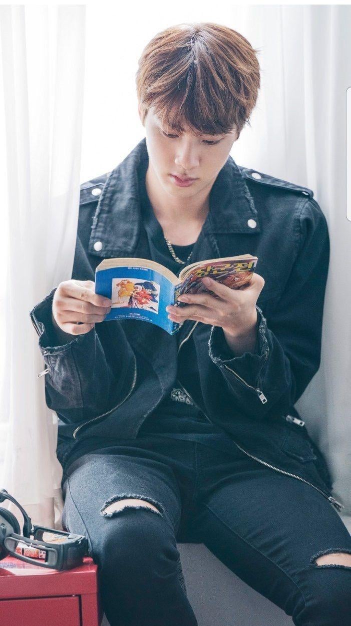 260228 /r/bangtan Books with Luv: My heart is beating…for this Super March Poll!