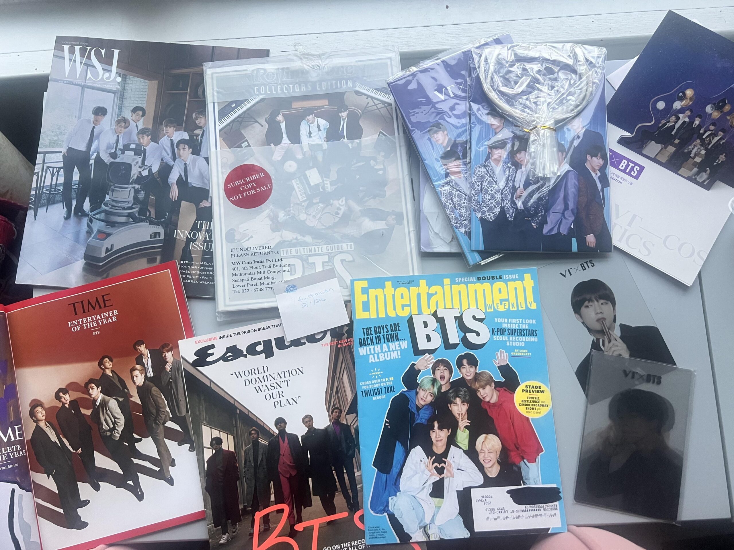 [WTS][USA] BTS magazines, VTxBTS lenticular photocards