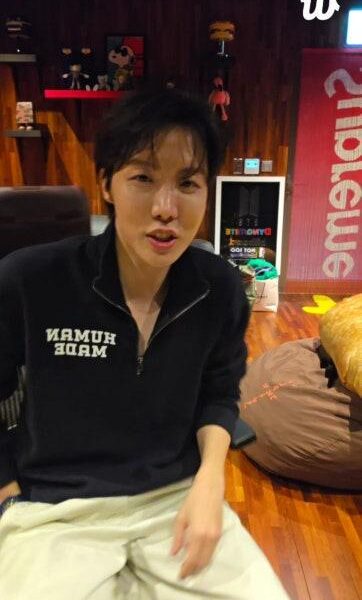 Hobi on Weverse Live 180226
