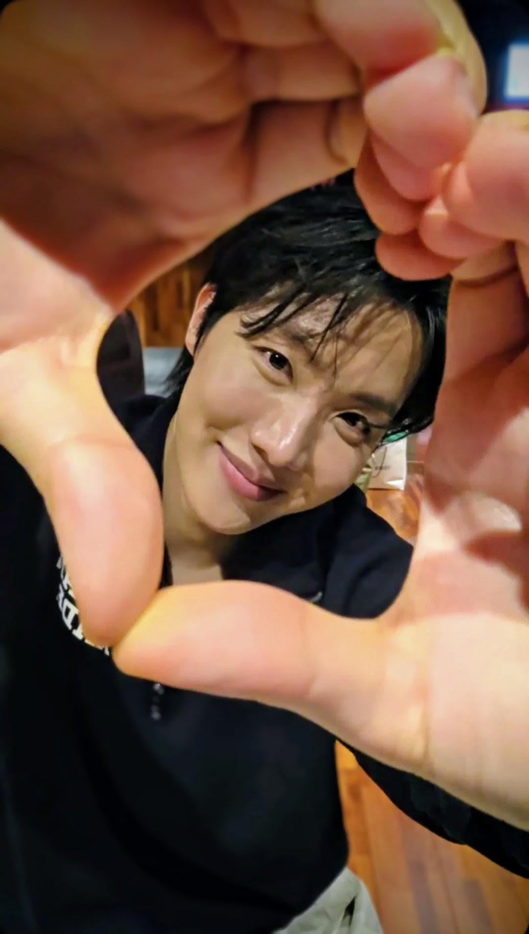 Mods are still asleep - drop your sunniest pics of our Hope!