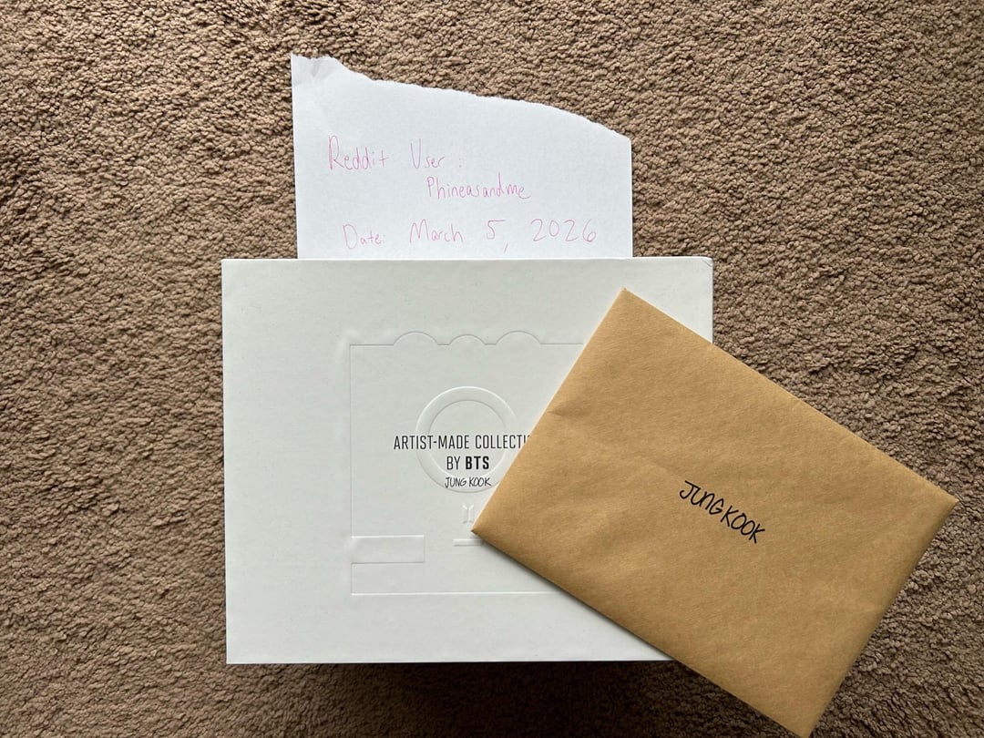 [Selling] [US Only] Jungkook Mikrokosmos Lamp, Premium Photos and Magazines