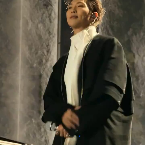 Netflix Japan on Twitter ft. BTS - 270326