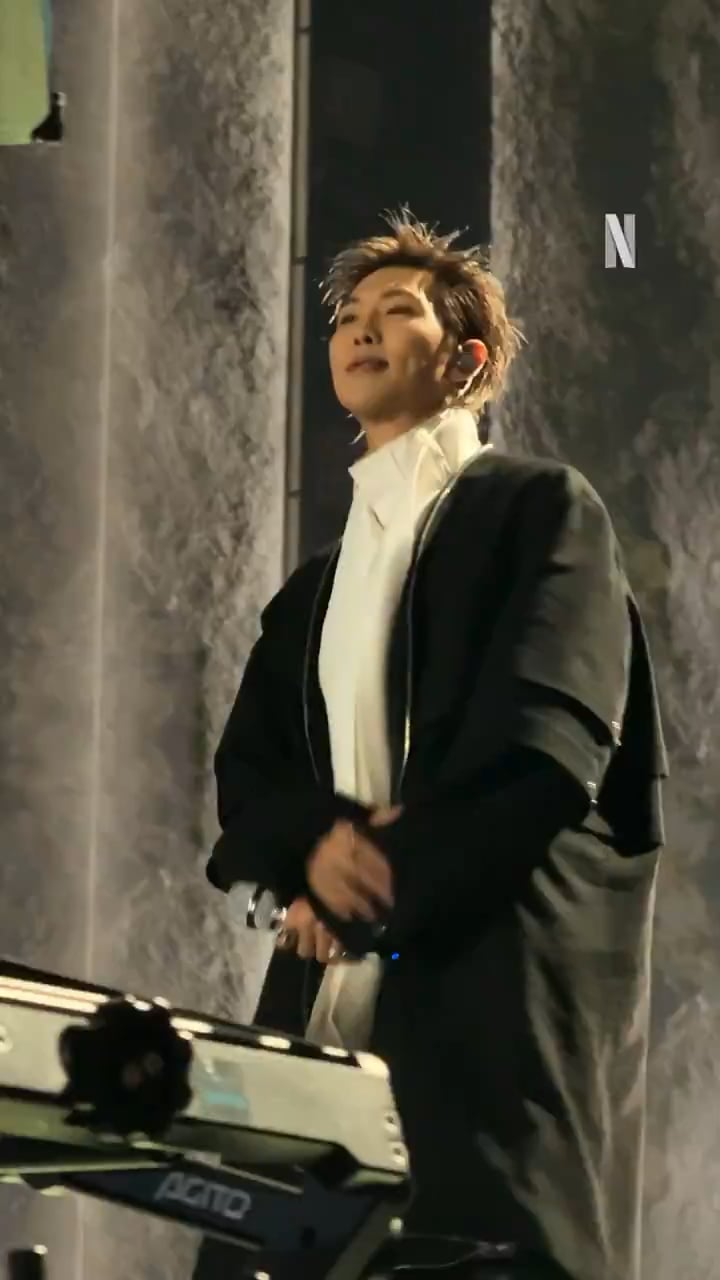 Netflix Japan on Twitter ft. BTS - 270326