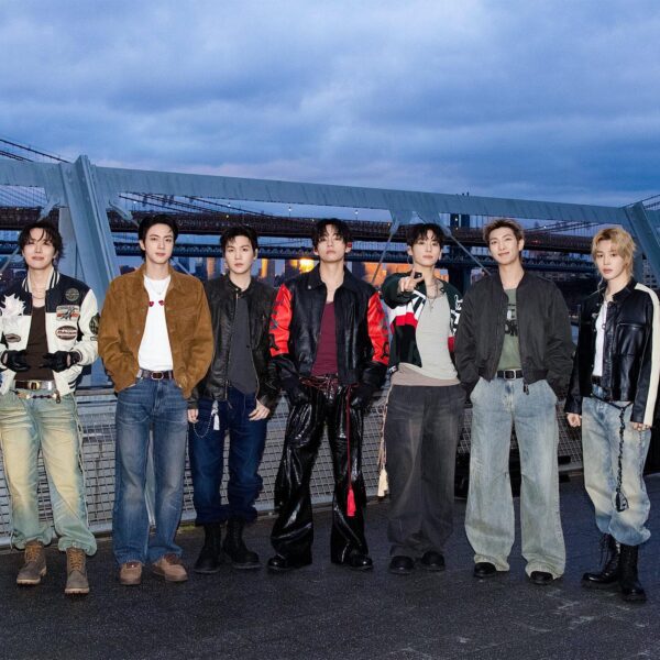 [BTS Official on Twitter] Today’s Bangtan @  Spotify X BTS: SWIMSIDE - 010426