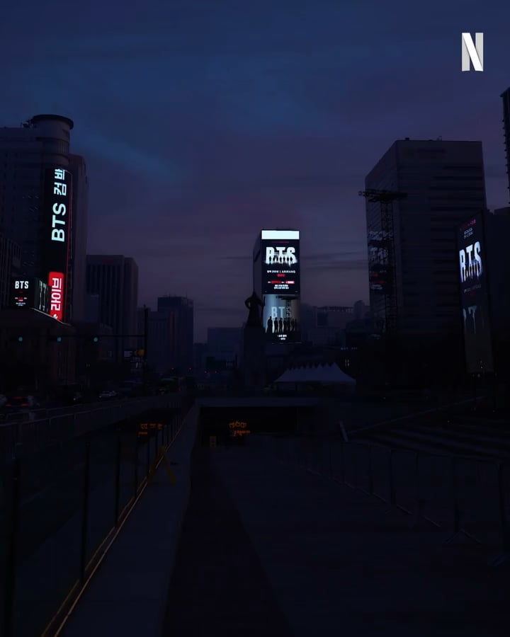 [Netflix Twitter] Seoul is ready. 9 HOURS TO GO. - 210326