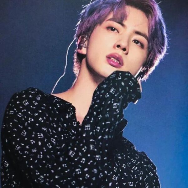 Share your favorite pictures of bts in BLUE!