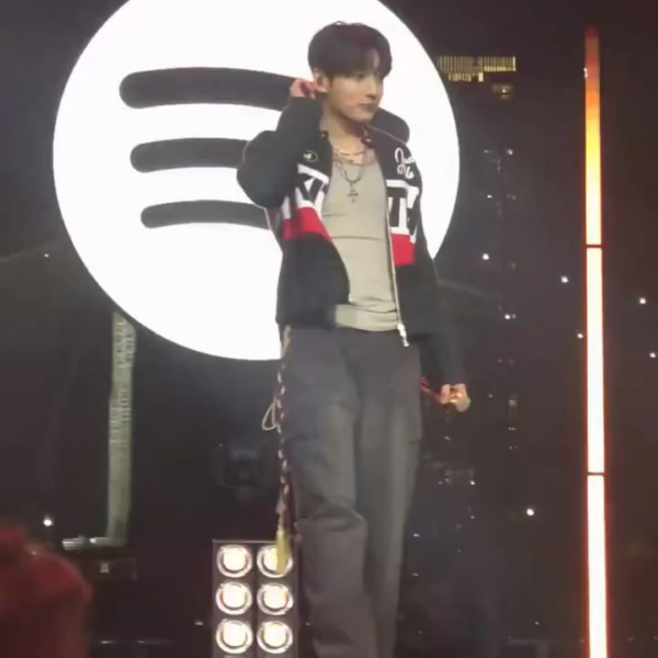[Pop Base Twitter] BTS performs ‘SWIM’ at the ‘Spotify x BTS: SWIMSIDE’ event in NYC. - 240326
