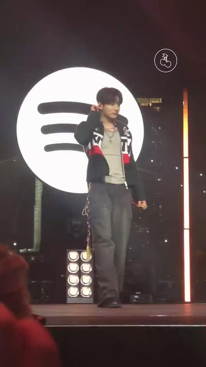 [Pop Base Twitter] BTS performs ‘SWIM’ at the ‘Spotify x BTS: SWIMSIDE’ event in NYC. - 240326