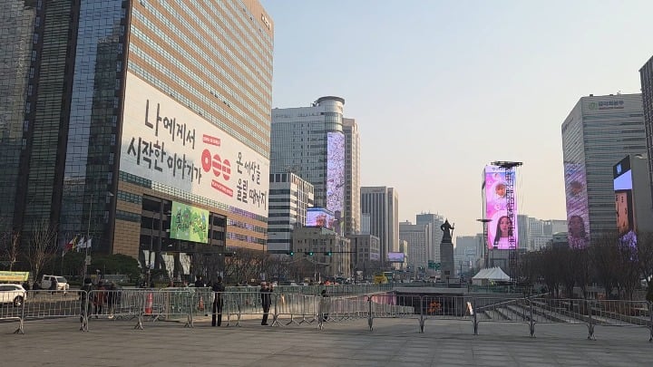 Current view of Gwanghwamun: 5 days to go! 🇰🇷💜