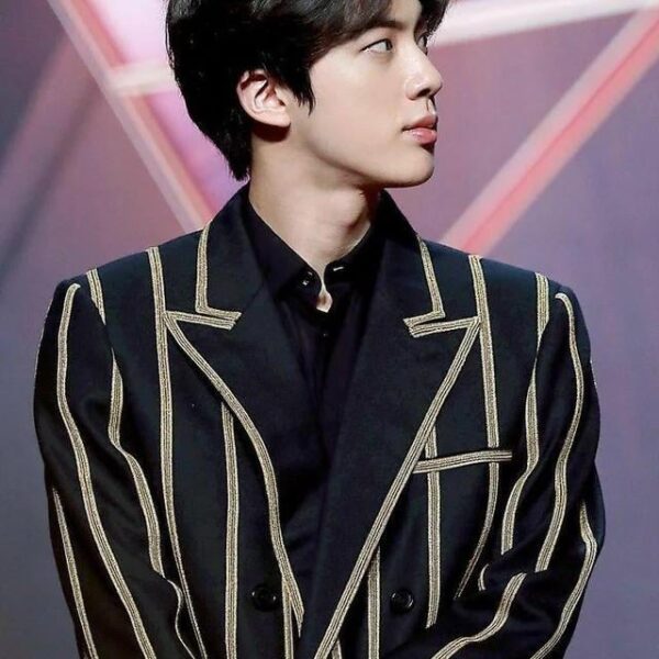 Share your favorite pictures of bts in GRAY/BEIGE!!