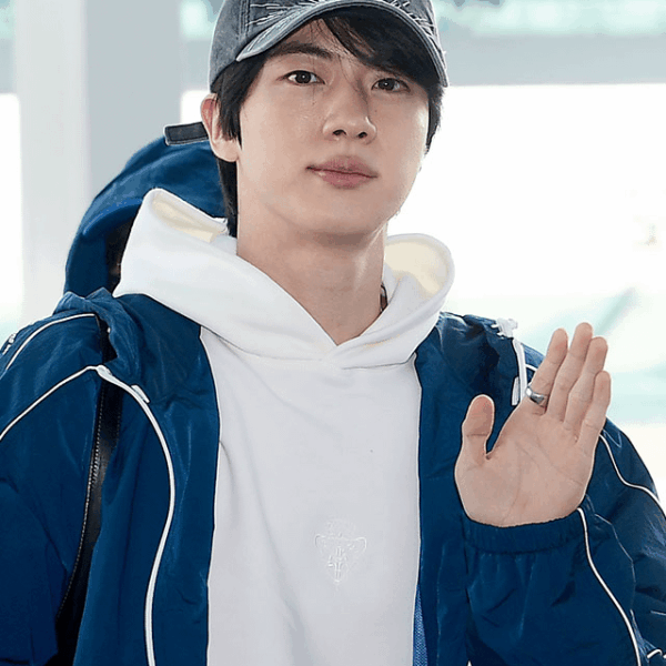 [KMedia] Additional pics of BTS' departure to New York - 220326