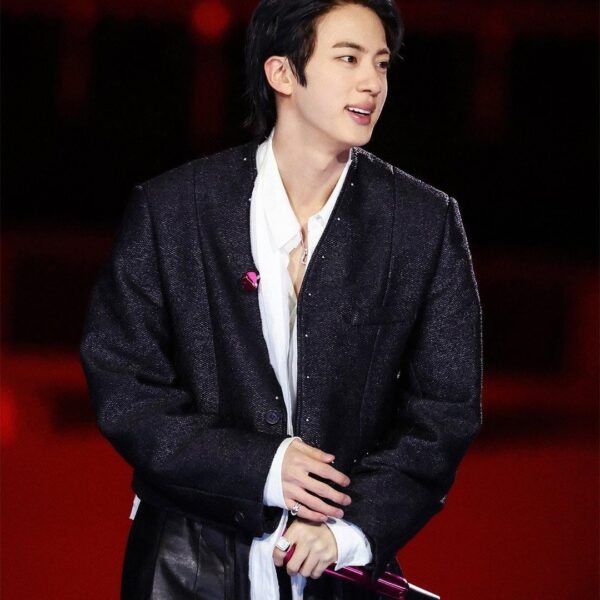 Netflix Twitter with Jin, Yoongi, Hobi, Jimin, Taehyung and Jungkook - 220326